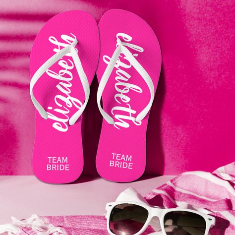 Custom Sandal, Personalized Flip Flops, Gift Ideas For Girlfriend, Ideas For Girlfriend, Gift Bachelorette Party, Trendy Footwear, Shoes Flip Flops, Best Gifts For Women, Bridal Shower Favor