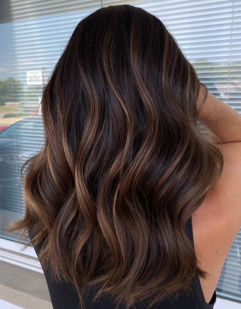 Dark Chocolate Hair with Almond Brown Highlights Rambut Brunette, Brown Hair Looks, Brown Hair Inspo, Brunette Hair With Highlights, Dark Hair With Highlights, Brunette Balayage Hair, Brown Balayage, Highlights Brown Hair, Balayage Brunette