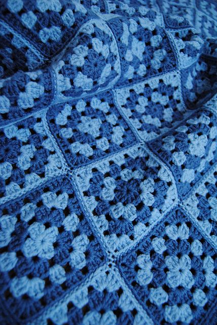 blue granny squares Blue Crochet Granny Square, Stuff To Make With Granny Squares, Blue And White Granny Square Blanket, Blue Blanket Crochet, Crochet Blue Blanket, Blue Crochet Projects, Blue Granny Square Blanket, Blue Granny Squares, Crochet Blanket Blue