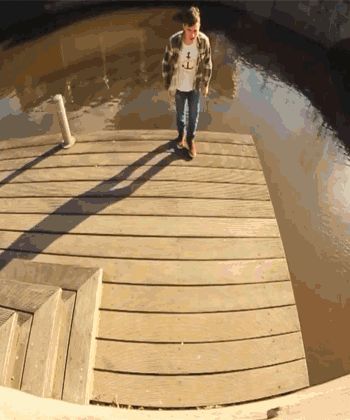 This slightly older, but no wiser, kid. | 28 Kids Being Idiots Kids Falling, Can't Stop Laughing, Have A Laugh, Parkour, Funny Pranks, Laughing So Hard, Funny Fails, Falling Down, Images Gif