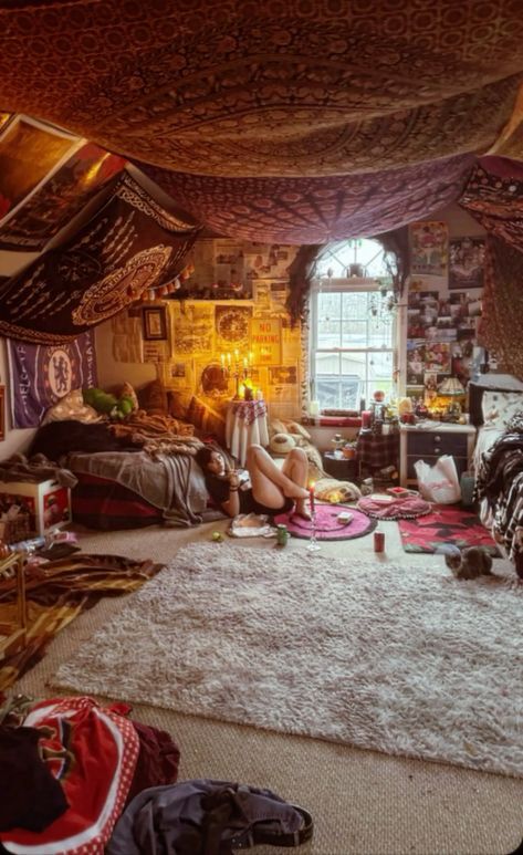 Aesthetic Attic Hangout, Cozy Hippy Bedroom, Mattress On The Floor Room, Dark Library Bedroom Aesthetic, Sheet On Ceiling Bedrooms, Cool Cozy Bedroom, Room With Bed In The Middle, Big Open Bedroom, Mixed Aesthetic Room