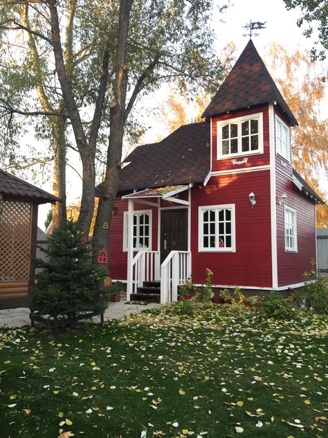 1800s House, Cottage House Exterior, Swedish Houses, Dream Cabin, Russian Red, Pintura Exterior, Homeward Bound, Tower House, Swedish House