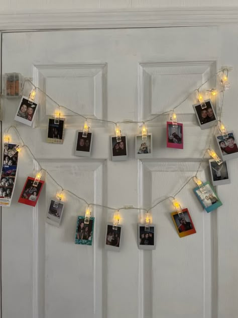 Photos With Fairy Lights On Wall, Polaroid Wall Fairy Lights, Fairy Lights With Polaroids, How To Hang Up Polaroids, Polaroid Wall Hanging, Polaroid Pictures Display Bedrooms, Fairy Lights Polaroids, Polaroid Wall Lights, Polaroid Pictures On Wall