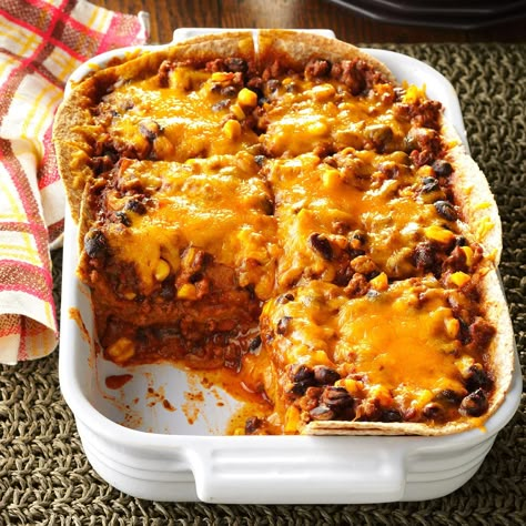 Chili Tortilla Bake Chili Tortilla Bake, Mexican Chili Lasagna, Chili Bake Casserole, Ideas For Leftover Chili, Tortilla Bake Casserole, Chili Casserole Recipes, Leftover Chili Ideas, Leftover Chili Recipes, Leftover Meals