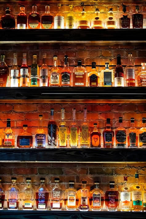 Whisky Bar Home, Whisky Room, Home Lounge Room Bar, Bar Lounge Room, Alcohol Wall, Home Bar Ideas, Whiskey Lounge, Bourbon Room, Garage Game Rooms