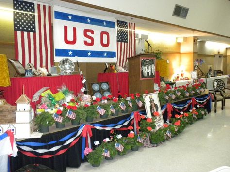 WWII party ideas | Cathy's Cupboard Calamity: Bizzare Tablescape Theme Ideas Uso Themed Party Decorations, Uso Themed Party, Themes Dinner Nights, Uso Party, 1940s Party, Decade Party, Gala Decorations, Paper Bunting, 50th Party