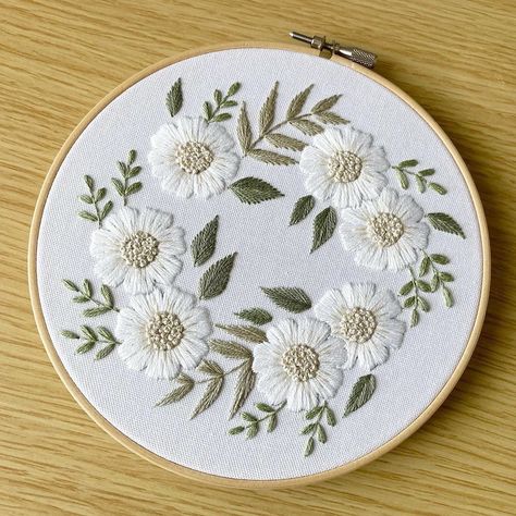 Diy Embroidery Shirt, Cushion Embroidery, Crochet Phone Cases, Beaded Flowers Patterns, Clothes Embroidery Diy, Simple Hand Embroidery Patterns, Hand Embroidery Patterns Flowers, Embroidered Throw Pillows, Pola Sulam