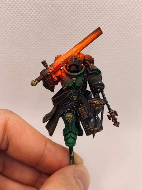 Miniature Paintings Ideas, Dark Angels 40k Miniatures, Warhammer Dark Angels, Dark Angels 40k, Dnd Mini, Dnd Minis, Warhammer Painting, Warhammer 40k Figures, Warhammer Figures