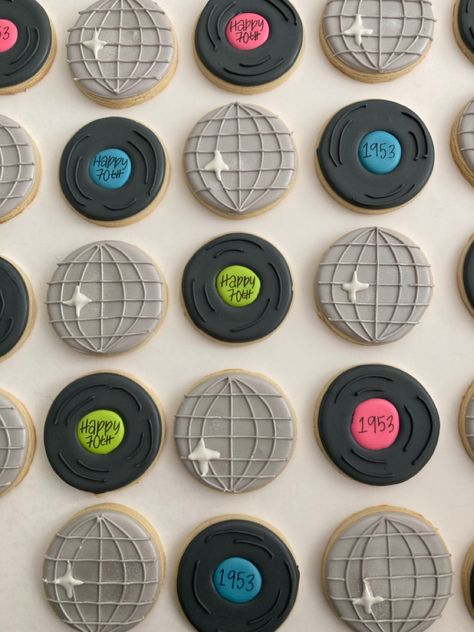 Record Cookies Decorated, Disco Ball Sugar Cookies, Disco Ball Cookies Decorated, Disco Party Cookies, Disco Cookies Decorated, Disco Sugar Cookies, Record Cookies, Disco Ball Cookies, 90s Cookies