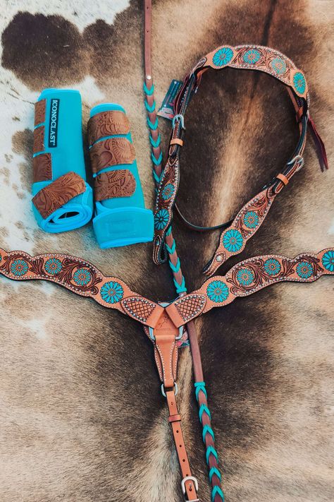 Aztec Horse Tack, Tack Sets Western, Breast Collars For Horses, Western Horse Tack Turquoise, Horse Tack Western, Western Tack Sets, Barrel Racing Tack Sets, Barrel Racing Tack Rodeo, Barrel Reins