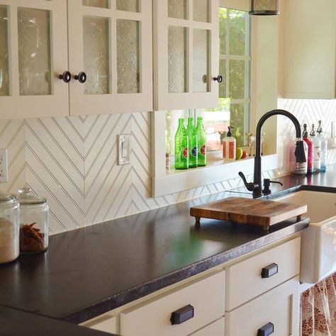 12 Awesome Backsplashes that Aren't Tile | Family Handyman Classic Backsplash, Pegboard Kitchen, Unique Kitchen Backsplash, Felting Projects Ideas, Diy Kitchen Backsplash, White Tile Backsplash, Wood Backsplash, Wallpaper Kitchen, Christmas Coffee Bar