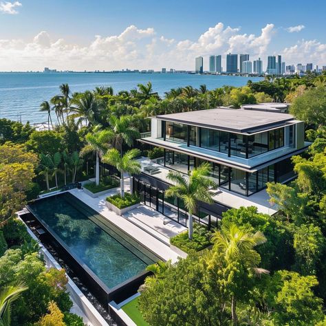 Inside LeBron James' Luxurious Miami Mansion Miami House Aesthetic, Mediteranean Villas, Lebron James House, Houses In Miami, City Mansion, Miami Homes, Florida Luxury Homes, Casa Miami, Miami House