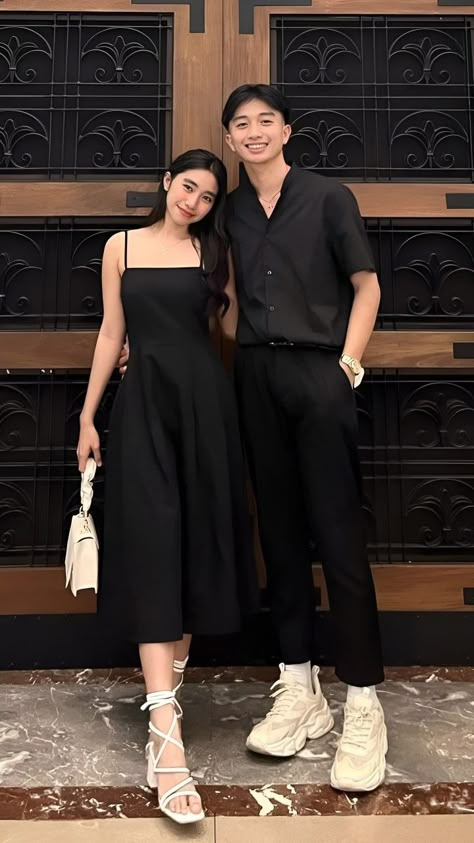 Black Dress Couple Outfit, Cute Photo Poses With Boyfriend, Korean Couple Aesthetic Outfit, Elegant Couple Outfits, Couples Formal Outfits, Couple Fits Aesthetic, Matching Couple Outfits Aesthetic, Couple Clothes Matching Outfits, Couple Outfits Ideas