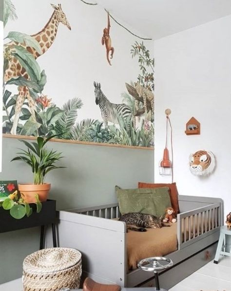 Zien: prachtige kinderkamer in jungle thema - Alles om van je huis je Thuis te maken | HomeDeco.nl Kids Room Jungle, Kids Jungle Room, Jungle Bedroom, Safari Room, Ideas Habitaciones, Kids Rooms Inspo, Small Kids Room, Baby Boy Room Decor, Toddler Room Decor