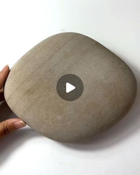 Stone Carving Ideas, Stone Art Ideas, Simple Rock Painting Ideas, Acrylic Painting Rocks, Painting On Rocks, Instagram Painting, Painted Rocks Diy, Paint Rock, Pebble Painting