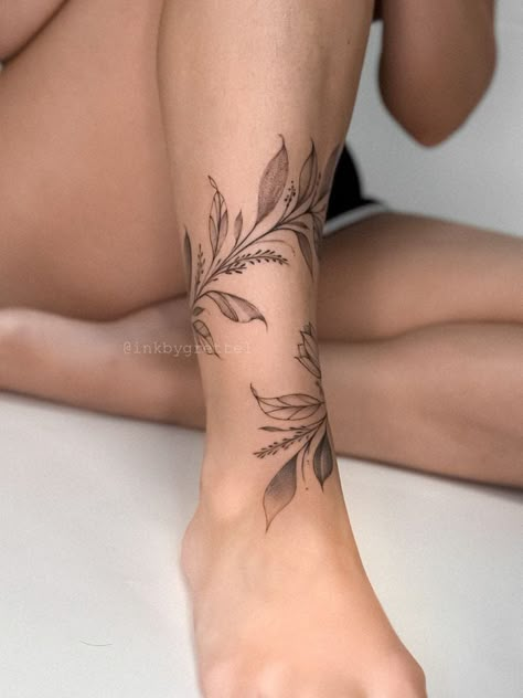 Leaves Fine Line Tattoo, Floral Tattoo Leg Sleeve, Leg Vine Wrap Tattoo, Geometric Giraffe Tattoo, Fine Line Leaf Tattoo, Cute Leg Tattoos Women, Side Calves Tattoos For Women, Wrap Around Leg Tattoo Women, Leaf Tattoos For Women