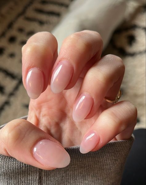 Natural Acrylic Nails Short With Design, Luminary Nails Design Neutral, Natural Acyrilics Nails Short, Long Nail Beds Aesthetic, Short Nail Extensions Gel, Natural Round Nail Ideas, Short Natural Nail Shape, Fall Clean Girl Nails, Nail Inspo Short Natural Nails