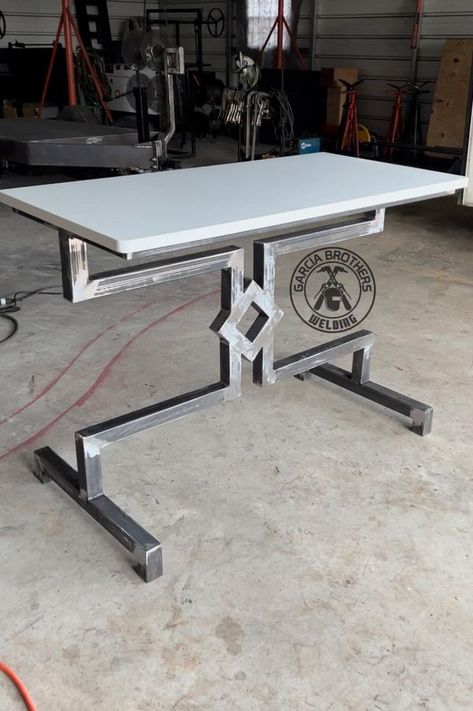 Welding Projects Decor, Metal Projects Ideas, Metal Kitchen Table, Metal Fabrication Projects, Fabrication Table, Steel Bed Design, Iron Furniture Design, Welding Design, Steel Furniture Design