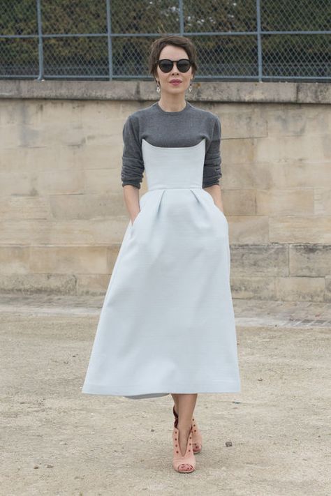 A New Way to Wear Your Favorite Fancy Dress.  Dunno if I would ever try this .. shirts under strapless dresses ? Blue Corset Gown, Shirt Under Dress Outfit, Strapless Dress Outfit, Dress With Shirt Underneath, Shirt Under Dress, Mary Katrantzou Dress, Yasmin Sewell, Dress Layering, Pink Turtleneck