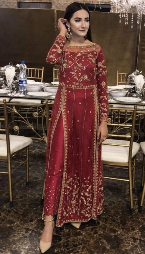 Brides friend Shadi Dresses, Pakistani Formal Dresses, Pakistani Party Wear, Pakistani Wedding Outfits, Pakistani Fashion Party Wear, Salwar Kamiz, Pakistani Dresses Casual, Beautiful Pakistani Dresses, Indian Gowns Dresses