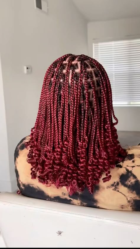 Short Burgundy Braids, Red Short Braids, Hair Braids With Beads, Short Knotless Box Braids, Braided Hairstyles For Sports, Kids Braiding Hairstyles, Straight Hair Braids, Haircut Natural Hair, Cute Hairstyles Braids