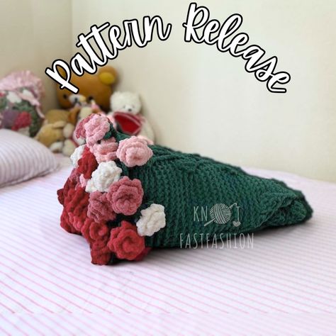 🌹✨Introducing the Enchanted Roses Bouquet Blanket – the coziest bouquet you'll ever crochet! This pattern transforms fluffy, super bulky chenille yarn into a a luxurious, textured blanket that rolls into a stunning bouquet of roses. Perfect for gifting or adding a meaningful touch to your home decor. 💐 This blanket pattern is graded for two sizes: baby and throw, and comes with crochet charts, photo tutorials, and video tutorials. Testers tagged in no particular order: @handmade.by.tam @ho... Crochet With Chenille Yarn, Crochet Bouquet Blanket, Bouquet Blanket, Knitted Blanket Patterns, Textured Blanket, Blanket Roll, Textured Blankets, Crochet Bouquet, Enchanted Rose