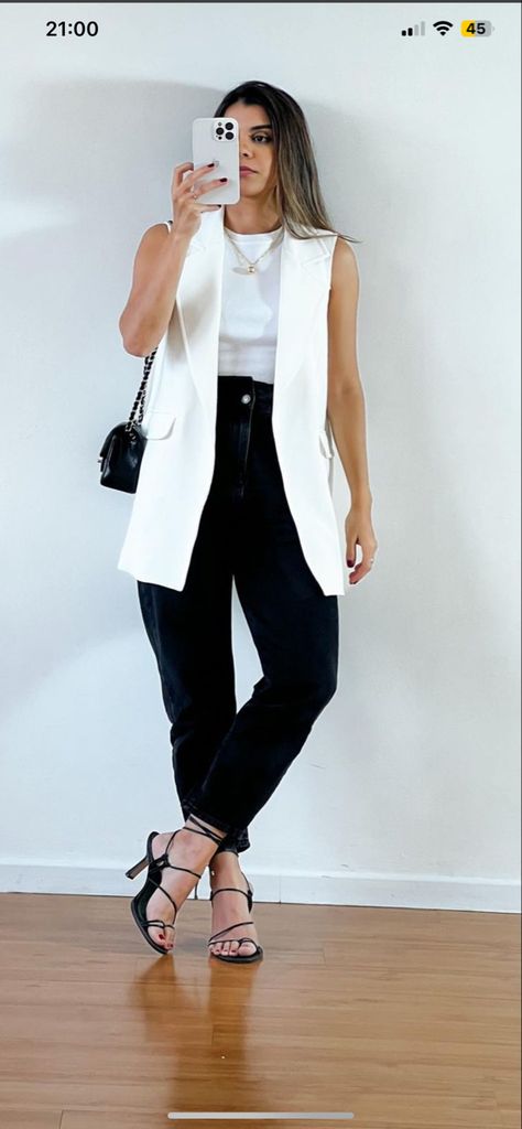 White Sleeveless Blazer Outfit, Sleeveless Blazer Outfit, Vest Outfits For Women, Summer Office Outfits, Look Office, Looks Pinterest, Office Casual Outfit, Casual Day Outfits, Elegante Casual