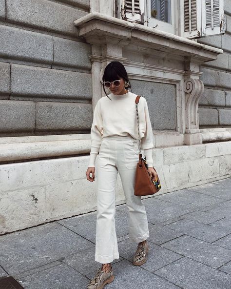 Fashion design.⠀⠀ info@mariabernad.com Madrid Winter Whites, Beige Outfit, Easy Style, Denim Trends, Mode Inspo, Inspired Outfits, 가을 패션, 50 Shades, Inspiration Mode