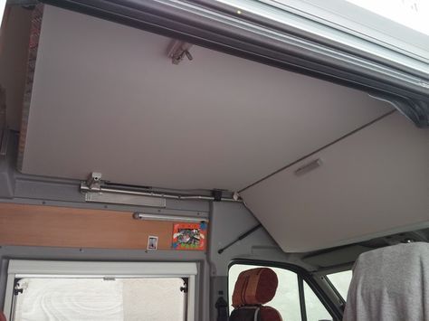 [Renault Master - Possl Roadmaster] La Gran Pitufa - Furgokike & Family Drop Down Bed, Ducato Camper, Campervan Bed, Camper Beds, Sprinter Conversion, Van Dwelling, Camper Van Ideas, Sprinter Van Conversion, Vw Lt