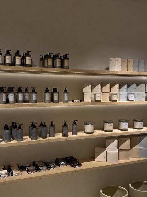 Skincare Interior Design, Skin Care Interior Design, Spa Shelf Decor, Spa Retail Display Ideas, Skincare Store Design, Skin Care Display, Small Store Design, Spa Retail, Esthetician Room Decor