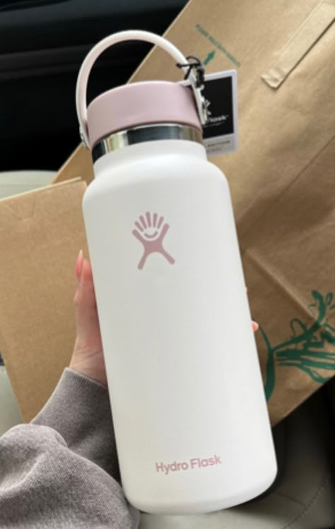 Cute Metal Water Bottles, Whole Foods Hydro Flask, Back To School Water Bottles, Cute Aesthetic Water Bottles, Trendy Products 2023, Aesthetic Products To Buy, Birthday Wishlist Ideas Aesthetic, Garrafa Aesthetic, Stuff I Want To Buy