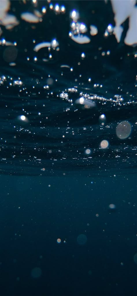 ocean iPhone X wallpaper  #water #ocean #sea #underwater Underwater Aesthetic, Iphone Wallpaper Ocean, Frühling Wallpaper, Underwater Wallpaper, Ocean Iphone, Single Af, Sea Underwater, Ocean Backgrounds, Water Aesthetic