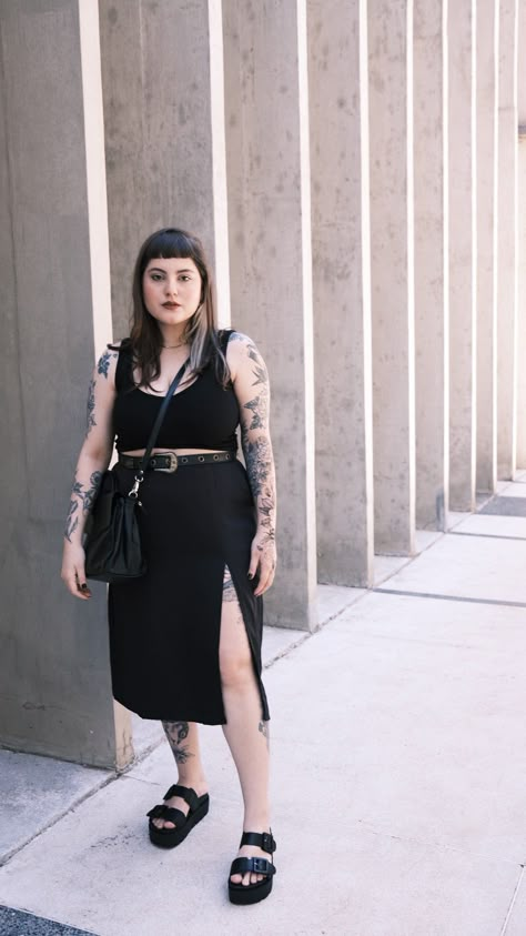 Black Summer Outfits Plus Size, Dark Plus Size Outfits, Midsize Rocker Chic, Summer Goth Outfits Midsize, Mid Size Fashion Edgy, Goth Midsize Outfits, Middle Aged Goth, Midsize Black Outfit, Brunch Outfit 2023