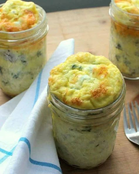 Mason Jar Breakfast Recipes, Mason Jar Recipes, Mason Jar Breakfast, Mason Jar Lunch, Menu Sarapan Sehat, Breakfast In A Jar, Mason Jar Desserts, Jar Recipes, Dessert In A Jar