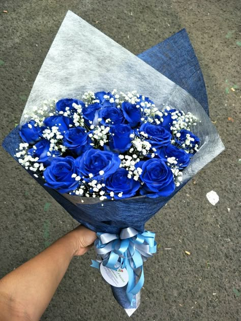 Homecoming Bouquet Ideas Blue, Rose Blu, Theme Wallpaper, Blue Period, Bday Gift, Blue Accents, Pretty Flowers, Flowers Bouquet, Beautiful Flowers