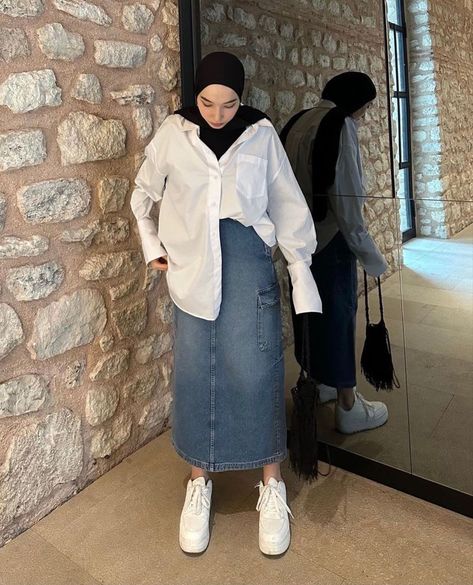 Hijab For Summer, Hijab Outfit Jeans, Skirt Outfits Hijab, Outfit Rok, Long Denim Skirt Outfit, Diy Denim Skirt, Jeans Hijab, Rok Outfit, Denim Skirt Fashion