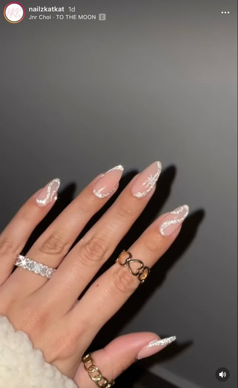 Sparkle Aesthetic Nails, Sliver Almonds Nails, Cute Winter Nails Almond, Cute Nails New Years, Classy New Years Nails Almond, New Years Nail Inspo Almond, Birthday Nails Inspiration Almond, Birthday Winter Nails, 21st Birthday Nail Ideas Acrylic