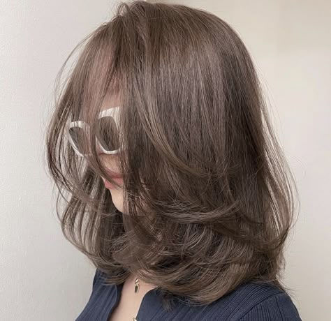 Fesyen Rambut Pendek, Shoulder Haircut, Layered Haircuts For Medium Hair, Haircuts For Wavy Hair, Haircut Inspo, Hair Streaks, Hairstyles For Layered Hair, Shoulder Length Hair Cuts, Short Straight Hair