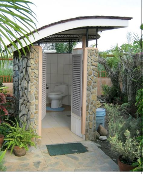 Outdoor Pool Bathroom Ideas, Outdoor Bathroom Design Ideas, Pool Bathroom Ideas, Outdoor Pool Bathroom, Outside Toilet, Outdoor Bathroom Design, Outdoor Toilet, Outdoor Showers, Pool Bathroom