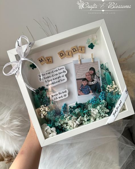 Frame your love with nature’s beauty. Our handmade floral frames, featuring dried flowers, are the perfect way to honor Dad with your favorite photos 🌸 Thank you for choosing Crafts and Blossoms 💜 We really appreciate your choice in supporting our small business! 🥰 Please feel free to PM us for orders/inquiries 💌 WhatsApp: +971 50 2387926 🚚 Delivery around UAE . . . . . #driedflowersdubai #driedflowersstyle #floralframe #personalizedgifts #dubaigiftshop #giftideas #flowerart Dried Flowers In Frame, Ideas Regalos, Handmade Personalized Gifts, Floral Frames, Flower Gift Ideas, Diy Crafts Paper Flowers, Crafts Paper, Photo Gift, Flower Frame