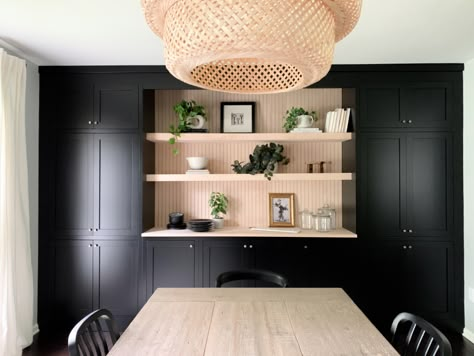 Black Cabinets Dining Room, Dinning Room Cabinet Design, Dining Room Alcove Ideas, Cabinet Dinning Room, Modern Crockery Unit, Dining Room Built In Cabinets, Dinning Room Cabinet, Built Ins Dining Room, Modern Crockery