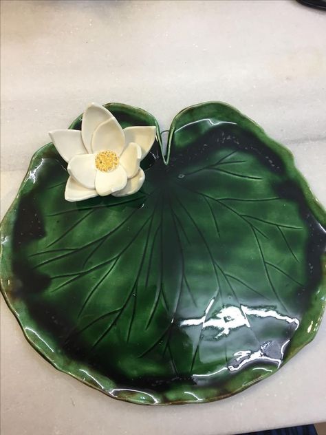 Clay Lilly Pad Flower, Water Lily Ceramic, Lily Pad Ceramic Bowl, Pottery Lotus Flower, Lily Pad Pottery, Flower Ceramics Ideas, Lotus Flower Pottery, Ceramic Lily Pad, Lotus Flower Ceramic