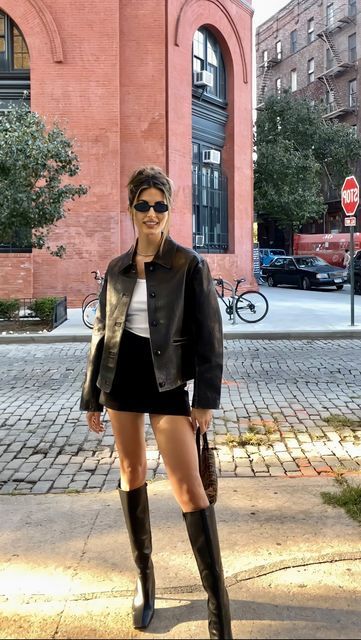 Style Black Leather Jacket, Black Knee High Boots Outfit, Tall Black Boots Outfit, Tall Boots Outfit, Rome Outfits, Leather Jacket For Women, Black Boots Outfit, High Boots Outfit, Leather Jacket Outfits