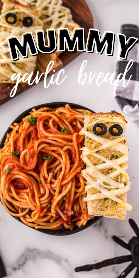 Halloween Speggetti, Halloween Themed Spaghetti, Halloween Dinner Kid Friendly, Mummy Garlic Bread Halloween, Spaghetti Brains Halloween, Spaghetti Halloween Food, Spooky Garlic Bread, Halloween Party Food Idea, Halloween Theme Dinner Food