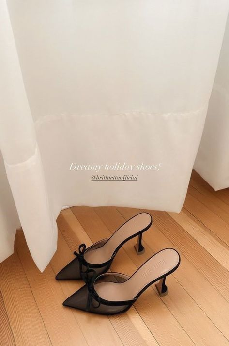 Dream Heels, Best Comfortable Shoes, Heels Bow, Stanley Iceflow, Heels Kitten, British Man, Heels Aesthetic, Black Kitten Heels, Shoes Heels Classy