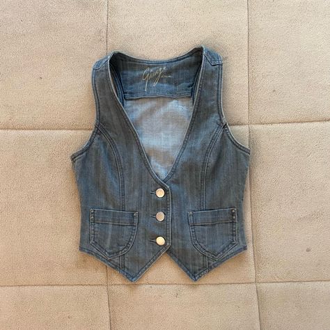 Y2K 2000s Mini Light Wash Denim Waistcoat / Vest With Pockets #y2k #y2kfashion #2000s #2000sfashion #vest #depop #depopamplified #depopseller Jean Vest Aesthetic, Women Denim Vest, Red Denim Vest Outfit, Denim Vests For Women, Mini Denim Vest Outfit, Vest Outfits Denim, Harry Styles Vest Outfit, Diy Denim Vest From Jeans, Jean Vest Pattern