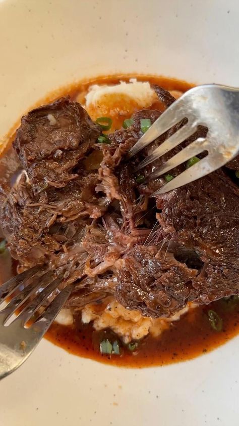 Pot Roast is the epitome of comfort food, and this recipe is one of my personal favorites. It's sure to impress at your next Sunday dinner. The secret? A slow and gentle cooking process that transforms the beef into a tender, melt-in-your-mouth delight. Pair it with a generous serving of creamy mashed potatoes, and you have a heavenly combination. Trust me, this will become your go-to Pot Roast recipe for family gatherings and friendly get-togethers. Roasted Prime Rib Recipe, Whipped Mashed Potatoes, Roasted Prime Rib, Prime Rib Roast Recipe, Pot Roast Recipe, Prime Rib Recipe, Roast Beef Recipes, Prime Rib Roast, Diet Breakfast Recipes