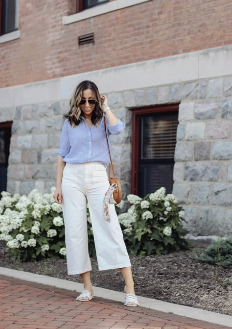 Summer Chic Wide Leg Pants Outfit Summer Casual, Cropped Trousers Outfit, White Wide Leg Pants Outfit, Wide Leg Pants Outfit Summer, Europe Clothes, White Pants Casual, White Pants Outfit, Wide Leg Pants Outfit, White Wide Leg Pants