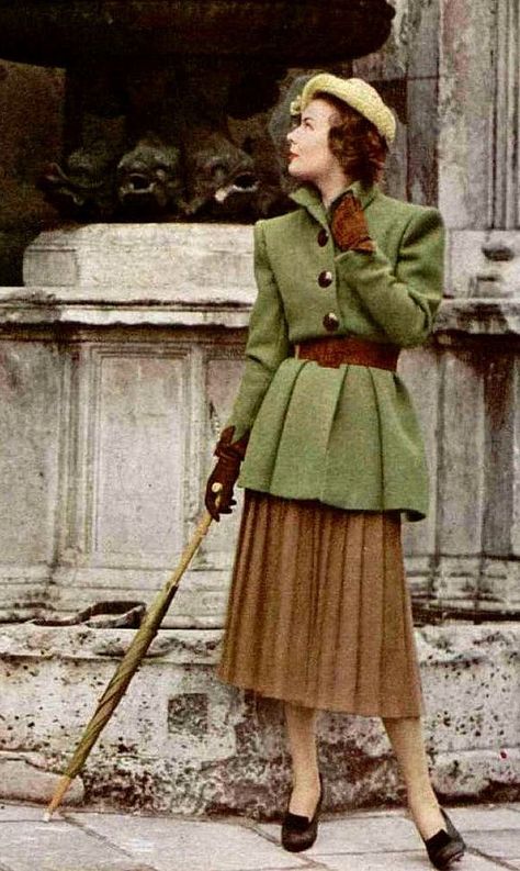 1947 Model is wearing a long moss-green belted jacket over brown pleated skirt by Jacques Fath late 40s winter wear casual day jacket skirt hat shoes gloves belt green brown tan wool warm 40s Mode, 1940s Fashion Women, Brown Pleated Skirt, Jacques Fath, Fashion 1940s, Design Moda, 20th Century Fashion, Brown Skirt, 40s Fashion