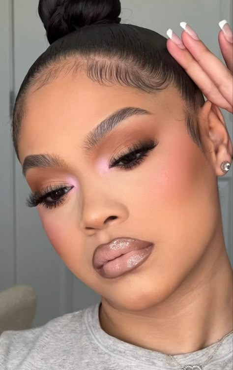 Fall Makeup Brown Lipstick, Soft Glam Pop Of Color, Pink Inner Corner Makeup Black Women, Light Pink Soft Glam Makeup Black Women, Signature Glam Makeup, Birthday Make Up Looks Natural, Pink Eyeshadow Makeup Tutorial, Makeup Inspo Soft Glam, Soft Glam With Pop Of Color